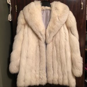 Vintage 29” Blue Fox Stroller Fur Coat.